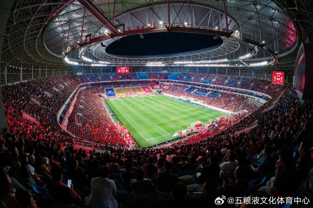 记者：大连英博可能全员远征凤凰山，成都蓉城内部盼一致对外