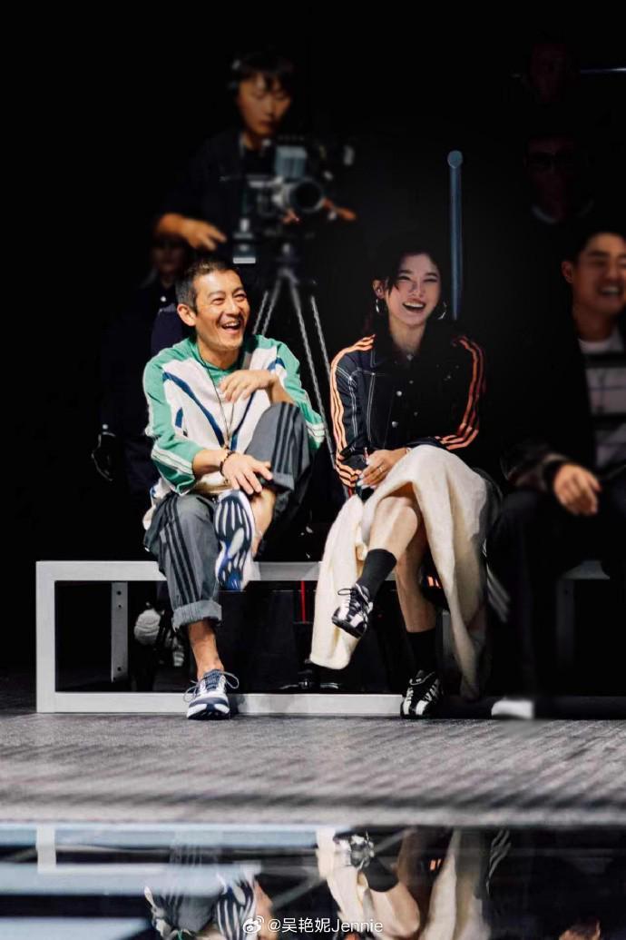 吴艳妮在上海参加时尚活动，与陈冠希、欧阳娜娜等人合影